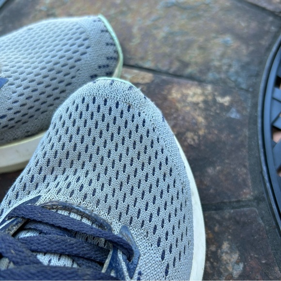 Women’s Brooks Levitate Blue and Gray Running Shoes - Picture 9 of 9